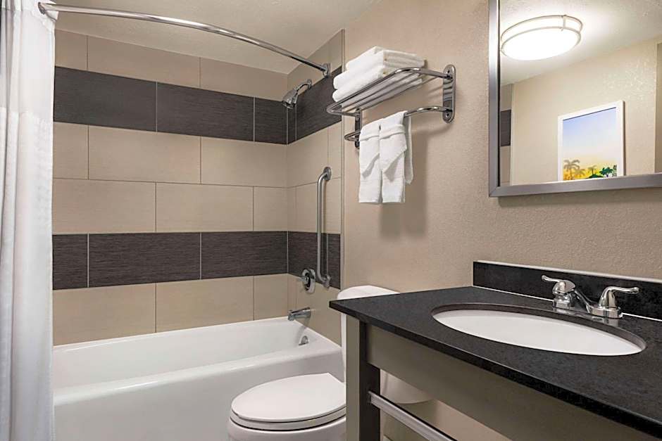 Days Hotel by Wyndham Allentown Airport / Lehigh Valley