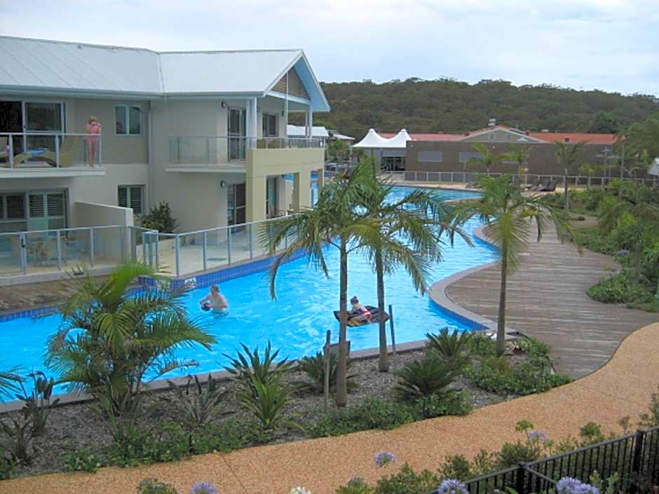 Oaks Pacific Blue 349 fantastic pool