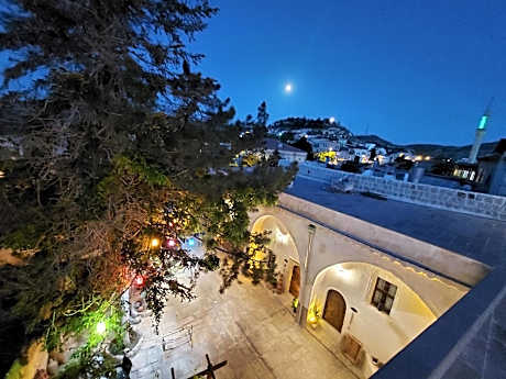 ARMEsos Cave Hotel