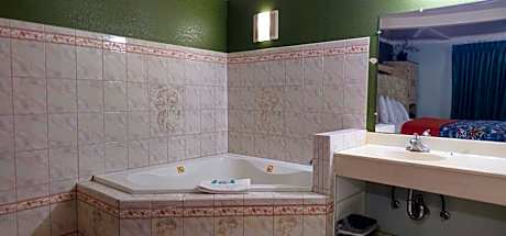 Queen Room with Spa Bath