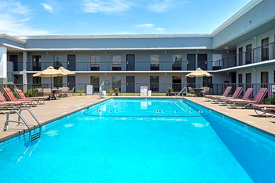 Quality Inn & Suites Greenville - Haywood Mall