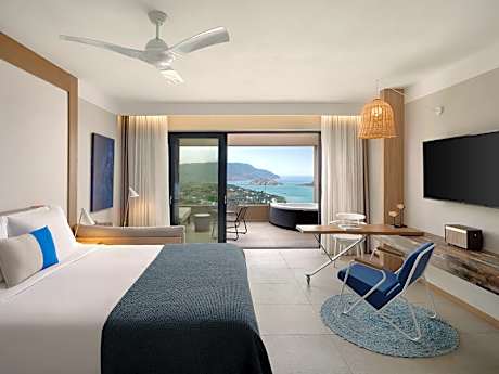 Sapphire Zen Suite with outdoor jacuzzi