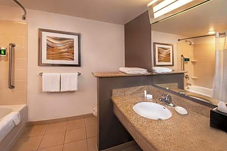 Room, 2 Queen Beds (Hearing Accessible)