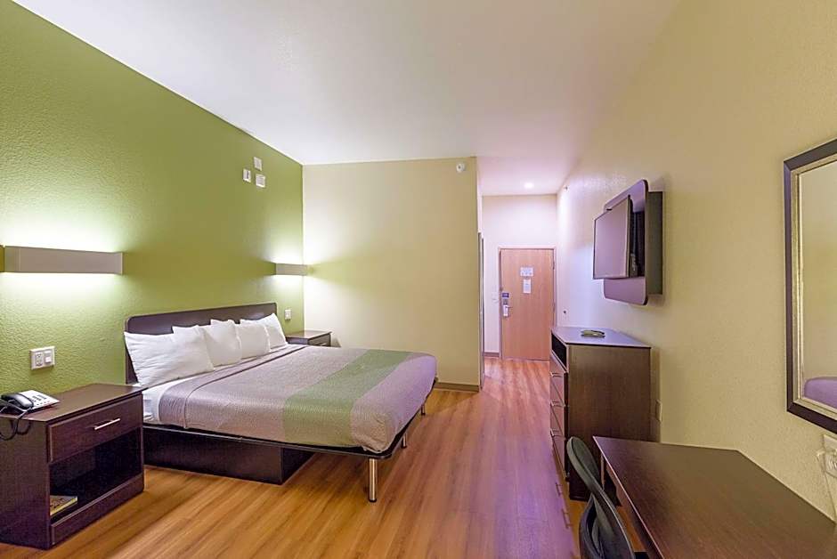 Photo 1 of 5 of 1 King Bed, Accessible, Roll in Shower, Nonsmoking
