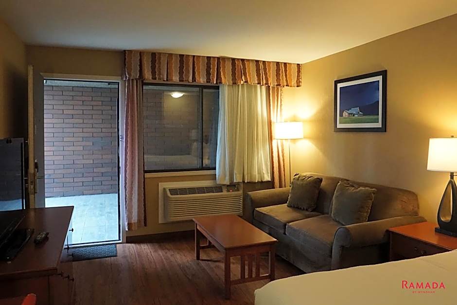 Ramada Hotel & Conference Center by Wyndham Kelowna