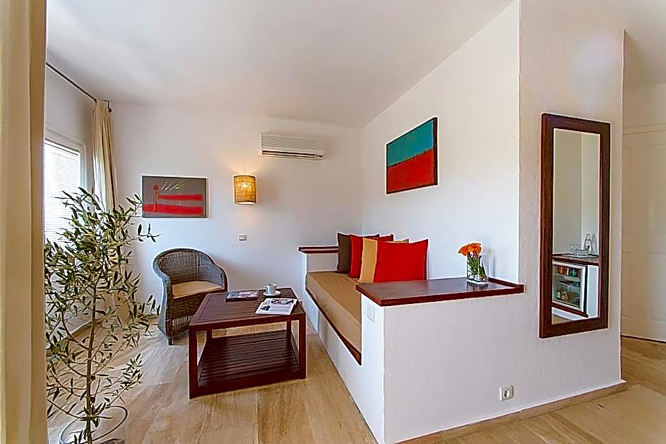 4reasons hotel + bistro | 12+