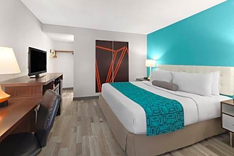 1 King Bed Non-Smoking