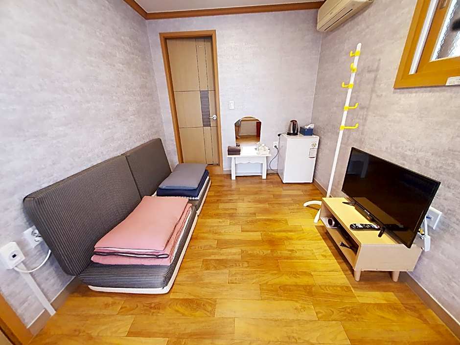 Hwangridangil Adamjeong Hanok Stay