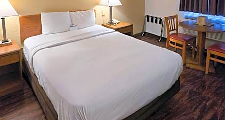 1 King Bed, Nonsmoking