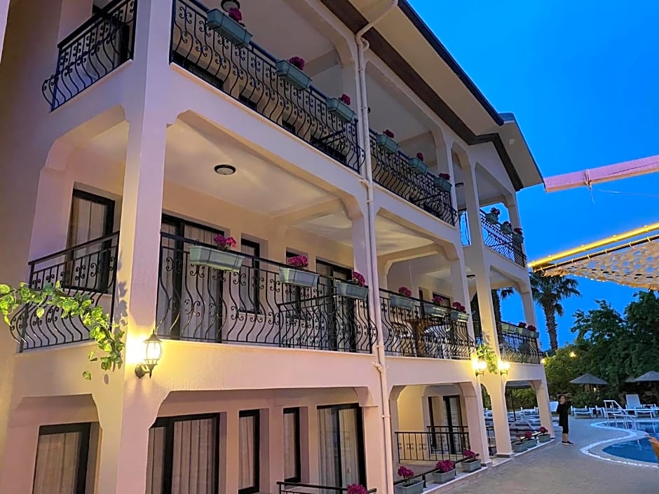 Leons Sun Village Apartments