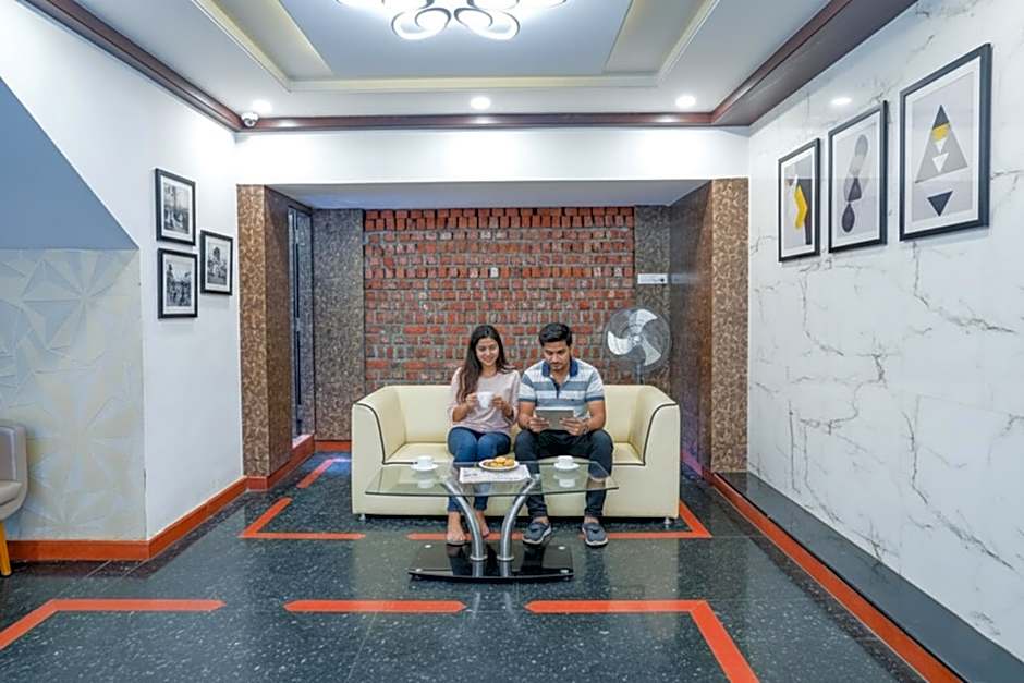 FabHotel Savi Inn - Nr. Mantri Square Mall
