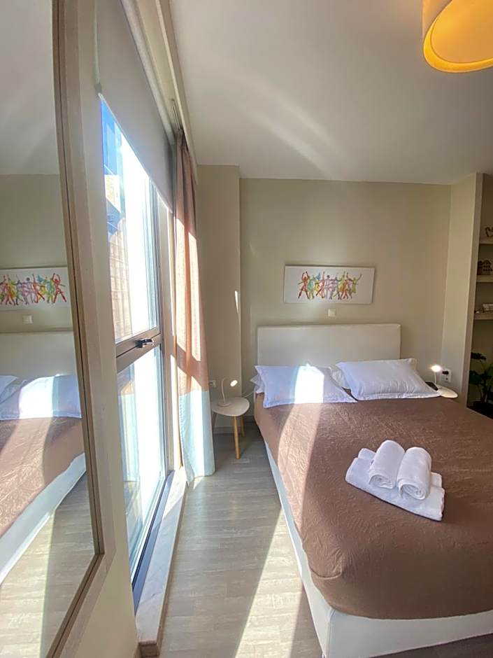 Tins Hotel City - Athens