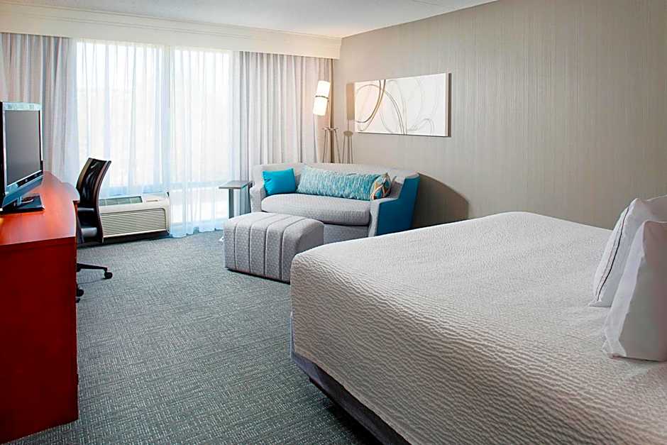 Photo 1 of 5 of 1 King Bed with Sofabed, Hearing/Mobility Accessible, Bathtub