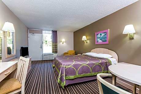 Queen Room - Mobility Access/Non-Smoking