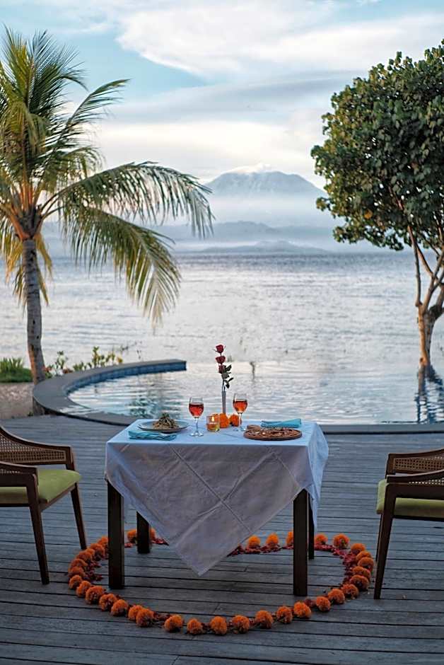 Blue Harbor Beachfront Villas & Resto