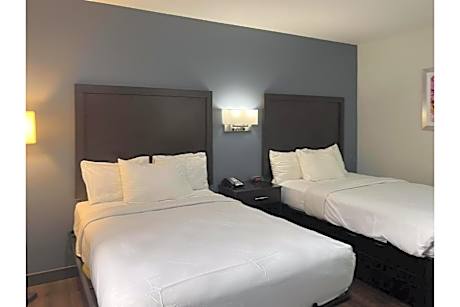 2 Full Beds , Mobility Accessible Tub Non Smoking Kitchen