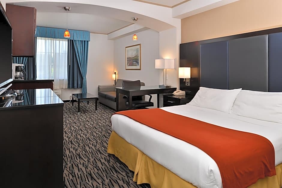 Holiday Inn Express & Suites Tacoma South - Lakewood by IHG