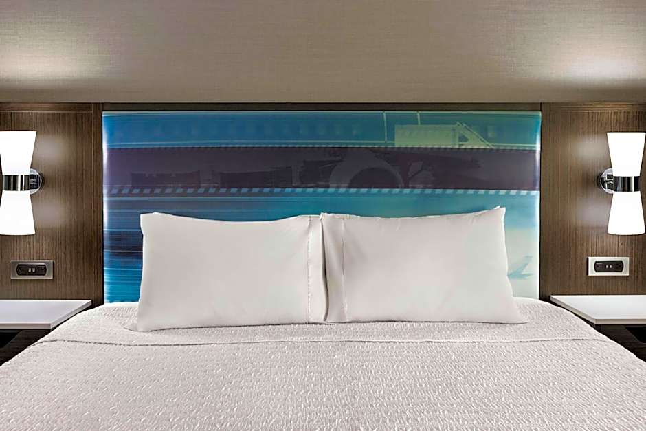 Photo 1 of 4 of 1 King Bed, Mobility Accessible, Roll in Shower