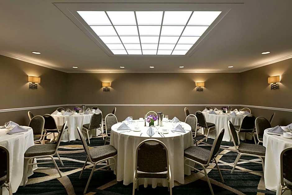 LaGuardia Plaza Hotel
