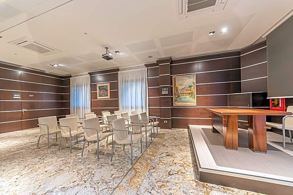 Dado Hotel International