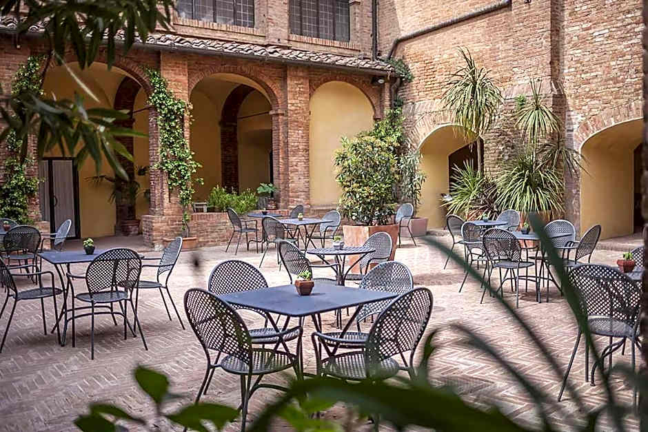 Il Chiostro Del Carmine