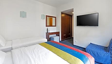 Family Room (2 Adults + 2 Children)