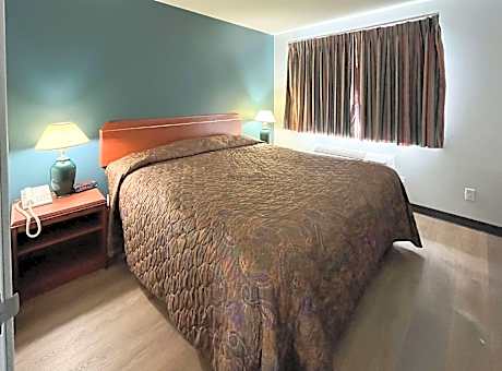 1 King Bed | Suite, Non-Smoking, Micfridge