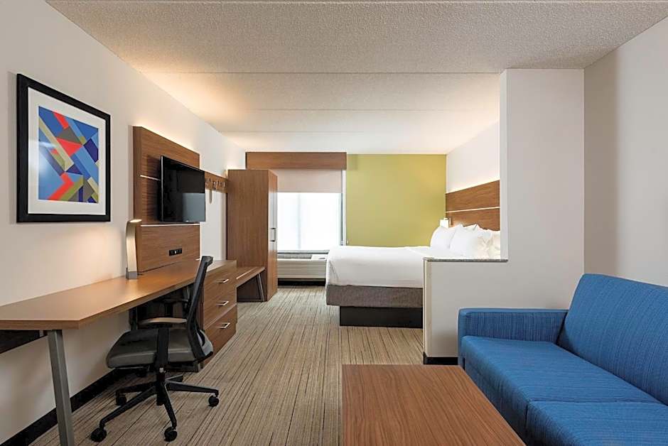 Holiday Inn Express & Suites Charlotte Arpt-Belmont By IHG