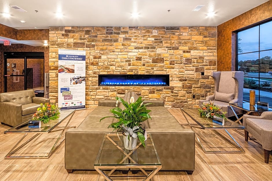 Cobblestone Inn & Suites  Fairfield Bay