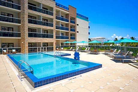 2Qn Studio Pool Walkout Access
