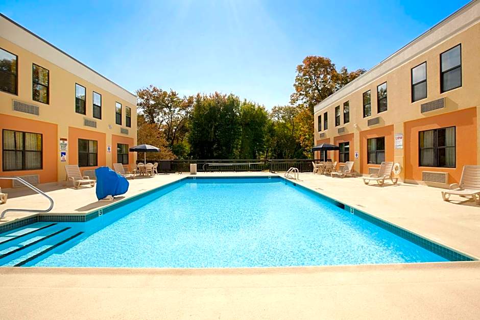 La Casa Inn & Suites-Middleboro