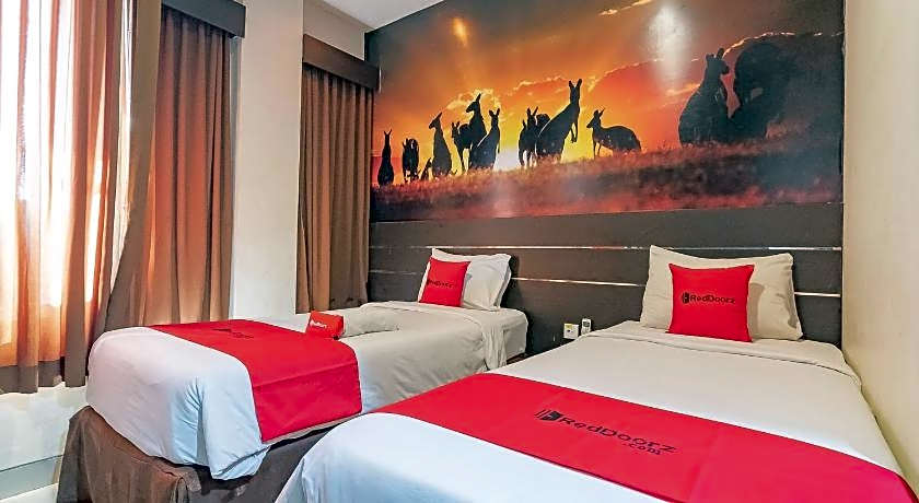 RedDoorz near Stadion Sanaman Mantikei