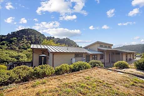 Queen Room with Shared Bathroom