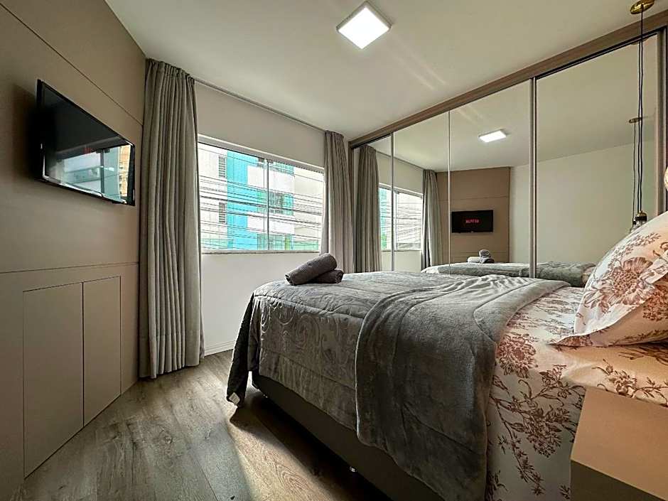 LA02- 2 Suítes +1Quarto | Jacuzzi | Churrasqueira