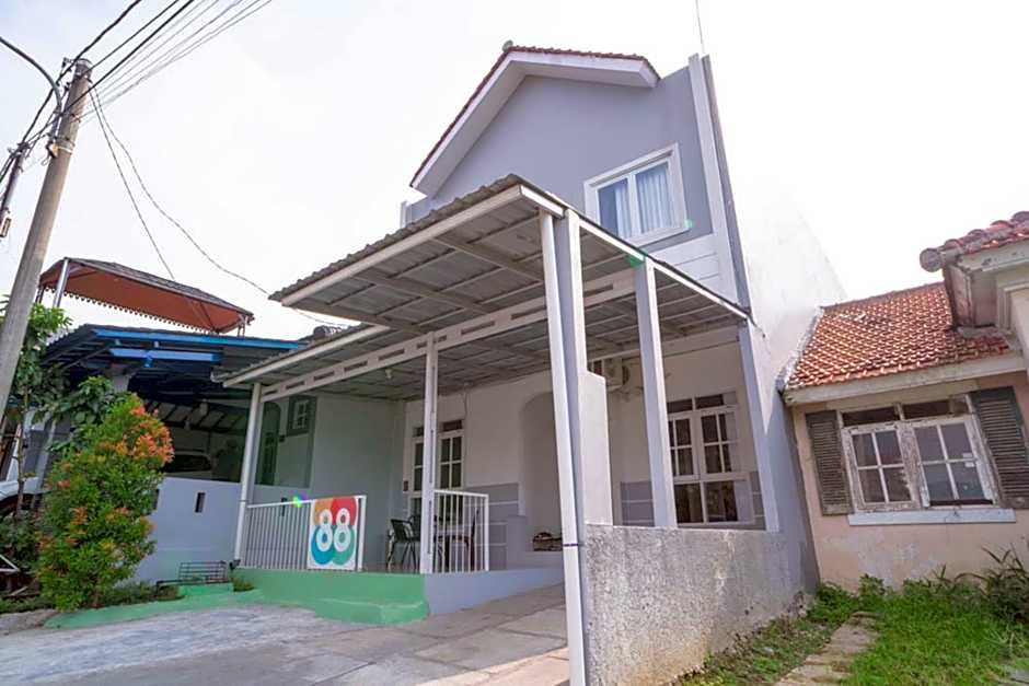 Nina House near Taman Budaya Sentul RedPartner