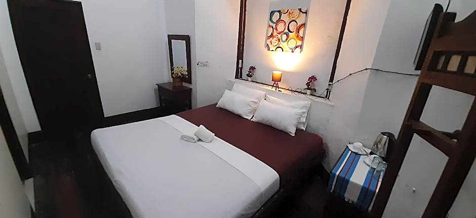 Photo 1 of 8 of Deluxe 1 Queen Bed