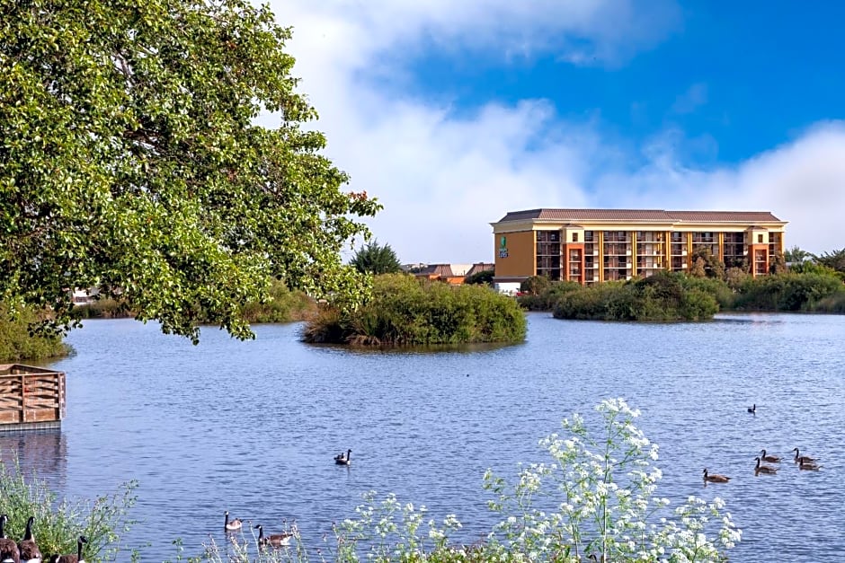 Holiday Inn Express At Monterey Bay