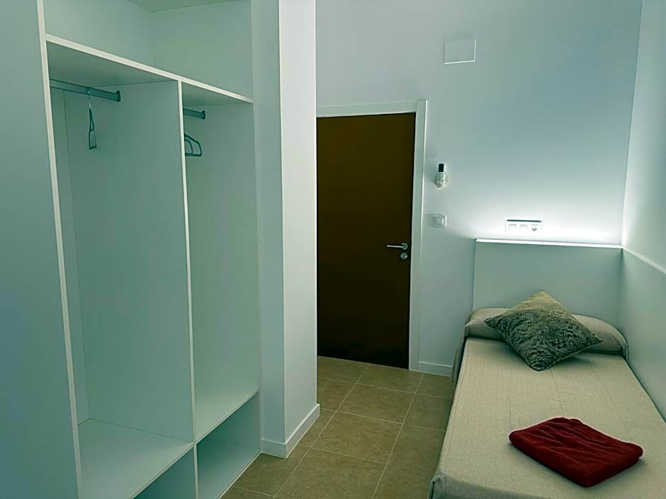 Albergue O Pedrón Hostel & Rooms