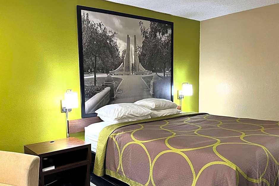 Super 8 by Wyndham Lafayette / Purdue Area