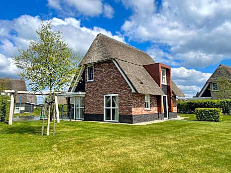 Villa in Friesland with Jacuzzi and Sauna