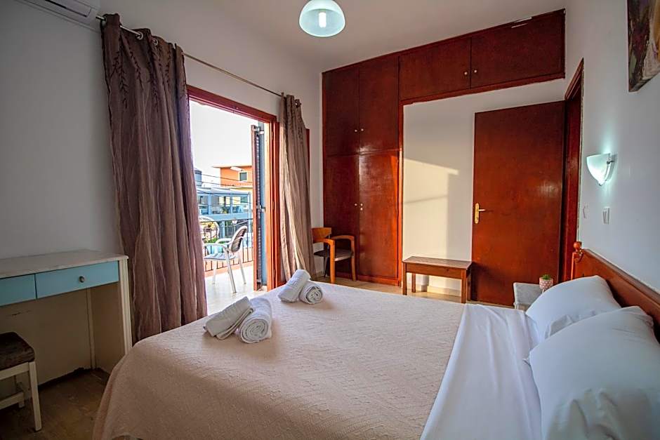 Harrys bar & apartments