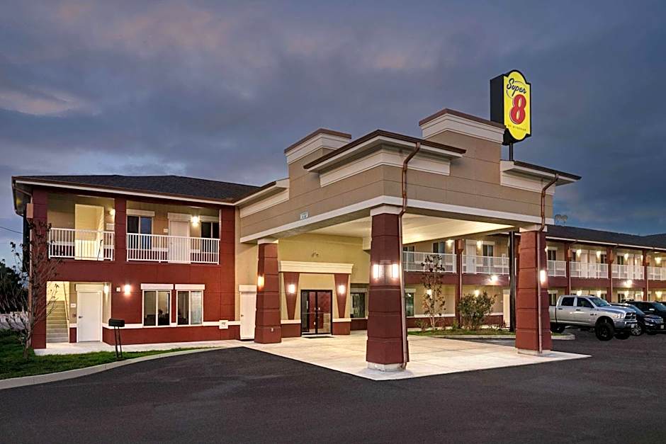 Super 8 by Wyndham Karnes City