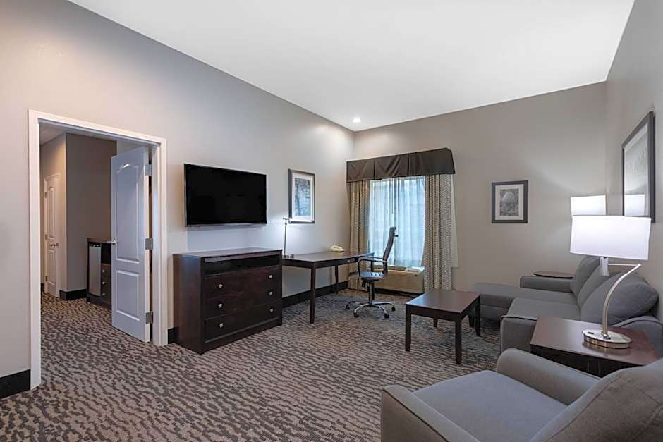 La Quinta Inn & Suites by Wyndham Huntsville Airport Madison