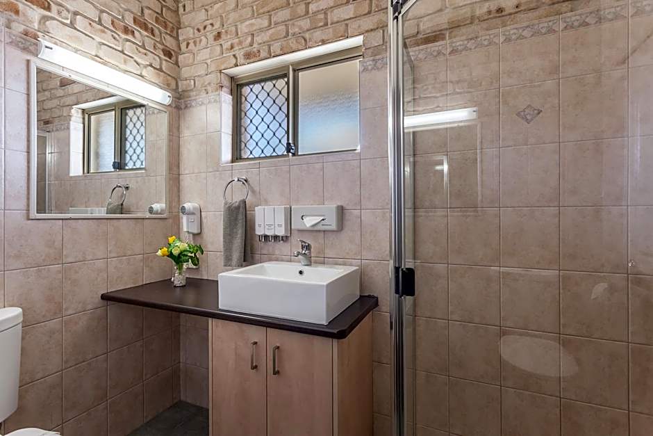 Highlander Motor Inn