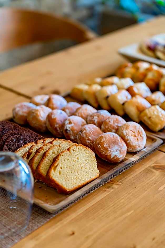 Super Paradise Hotel