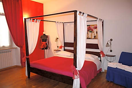 Single Room with Shared Bathroom