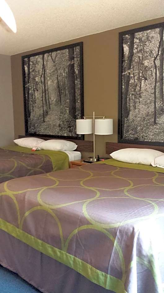 Super 8 by Wyndham Pella