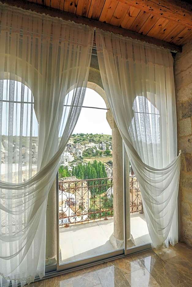 Abu Hayat Cave Suites