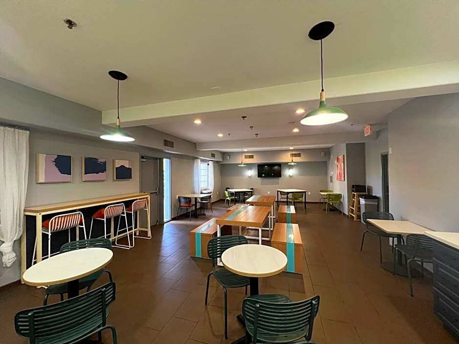 Spark by Hilton Glendale Phoenix North