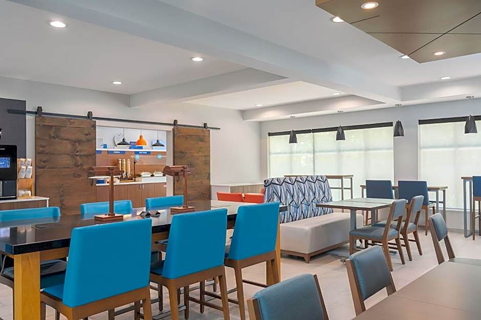 Holiday Inn Express And Suites Alexandria By IHG